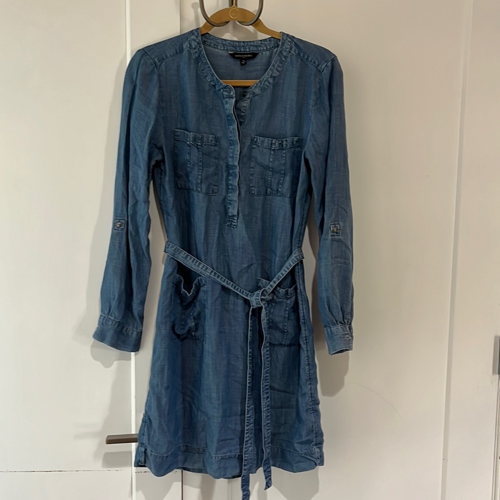 Banana Republic size 6 spring blue denim knee length with pockets dress
